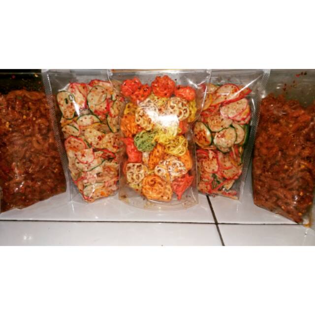 

Ready makaroni cikruh & krupuk pedesnya