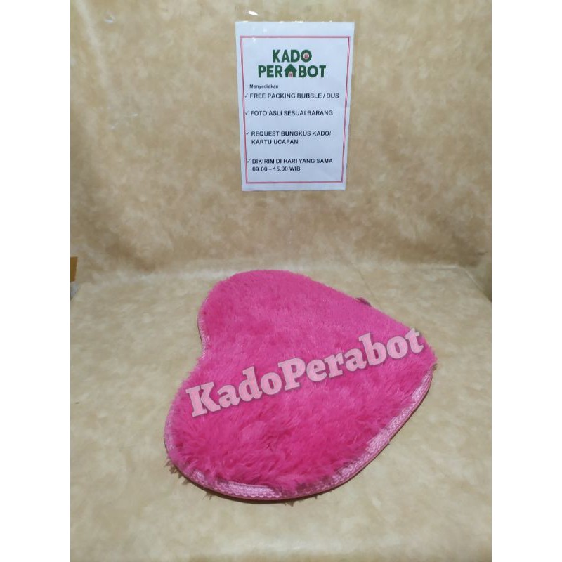 keset bulu love - keset bulu halus - keset kamar tidur cantik pink