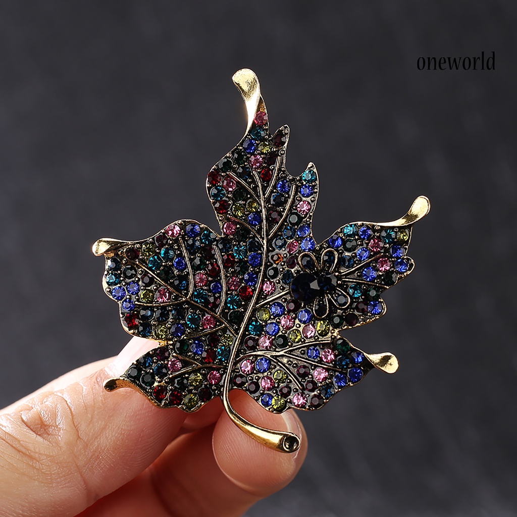 OW@ Brooch Exquisite Maple Leaf Shape Alloy Bee Charm Lapel Pin Badge for Women Wedding Anniversary Gift