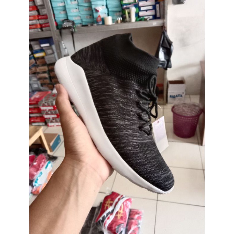 SEPATU SLIP ON DESLE CEWE
