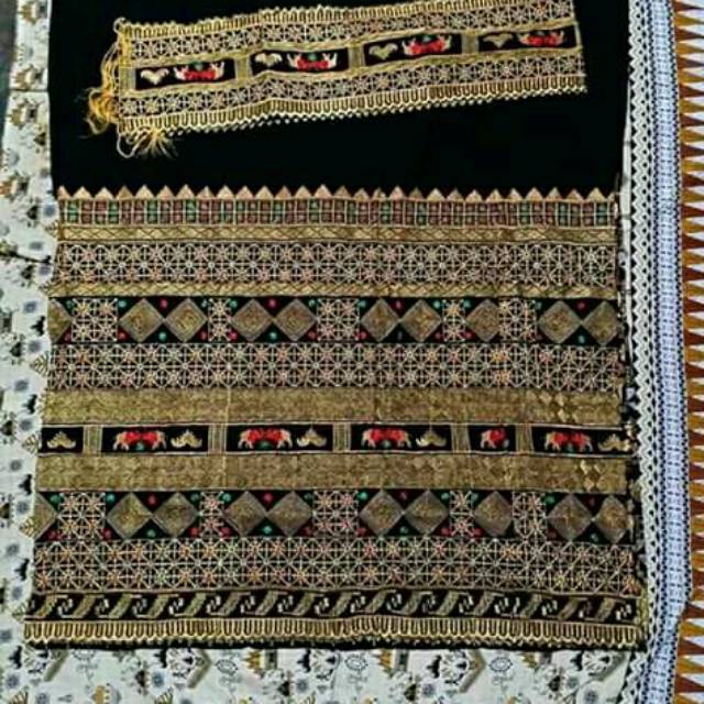 Sarung tapis lampung bordir
