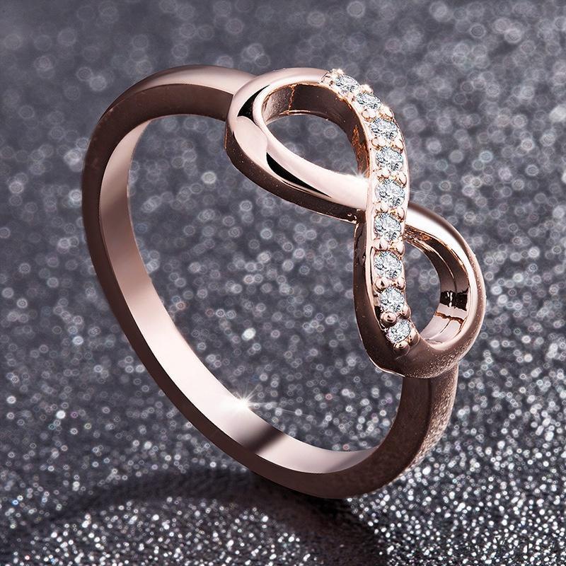 Cincin Desain Angka 8 Bahan Metal Hias Kristal / Berlian / Zircon Gaya Mewah / Simple Untuk Wanita