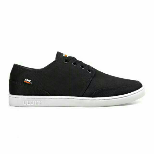 Sepatu Geoff Max Authentic Black White