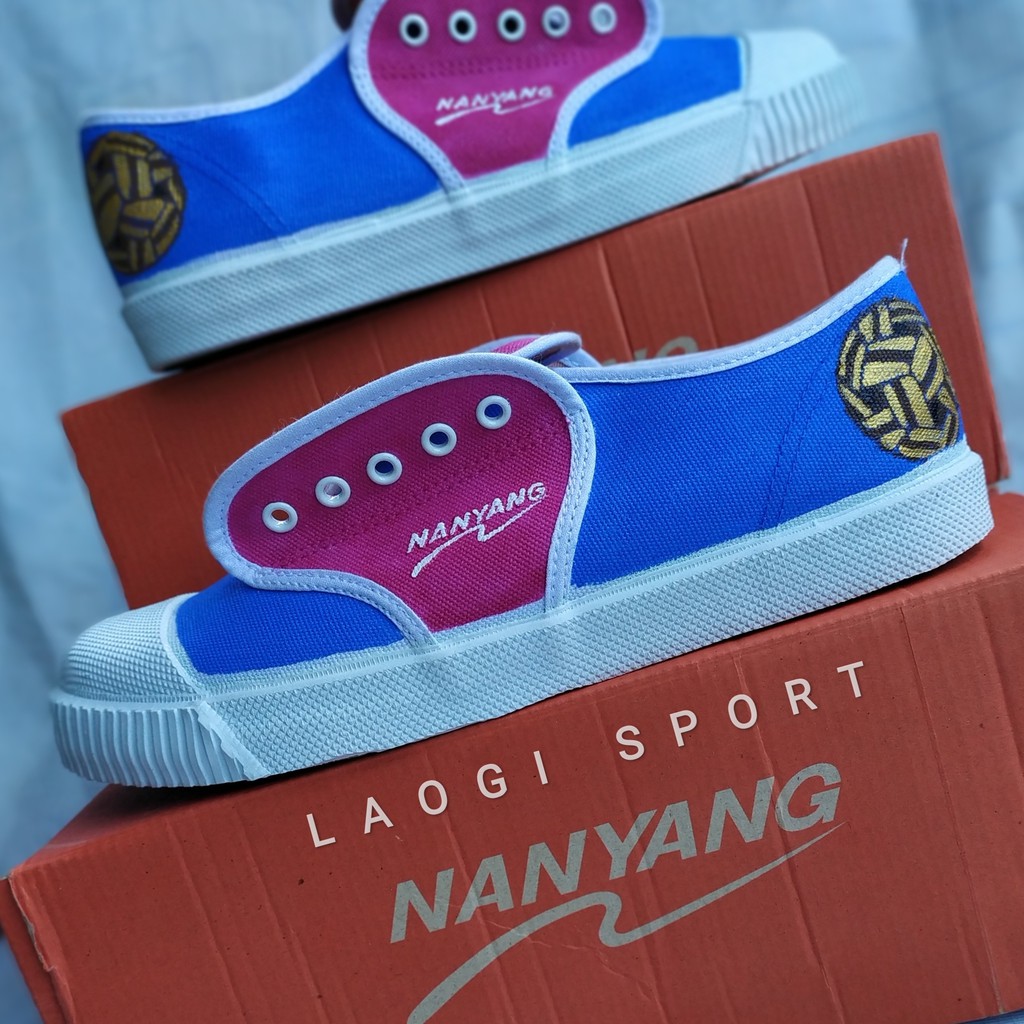 Sepatu takraw nanyang motif biru