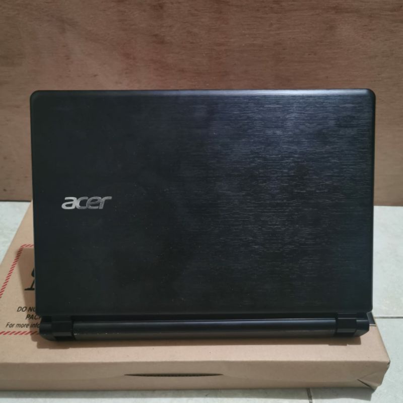 Laptop Gaming Acer Aspire Z3-451 Amd A10 Vga Amd Radeon HD 8650G Ram 4GB HDD 500GB 14inc Windows 10 mulus