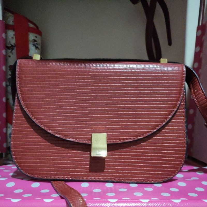 tas selempang merek mango