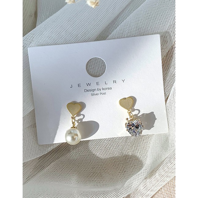 LRC Anting Tusuk Fashion Yellow 925 Silver Needle Asymmetric Heart Pearl Pearl Diamond Earrings D875