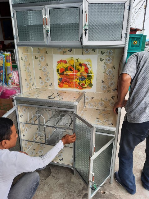 Rak Piring Lemari Dapur Box Kaca Keramik 3 Pintu Pipa Besar