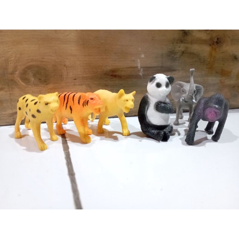 mainan hewan animal Kingdom