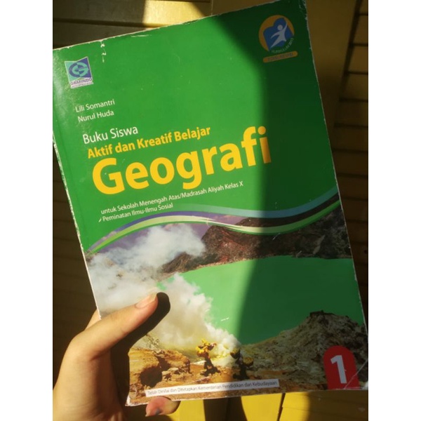 Jual BUKU AKTIF DAN KREATIF BELAJAR GEOGRAFI KELAS X | Shopee Indonesia