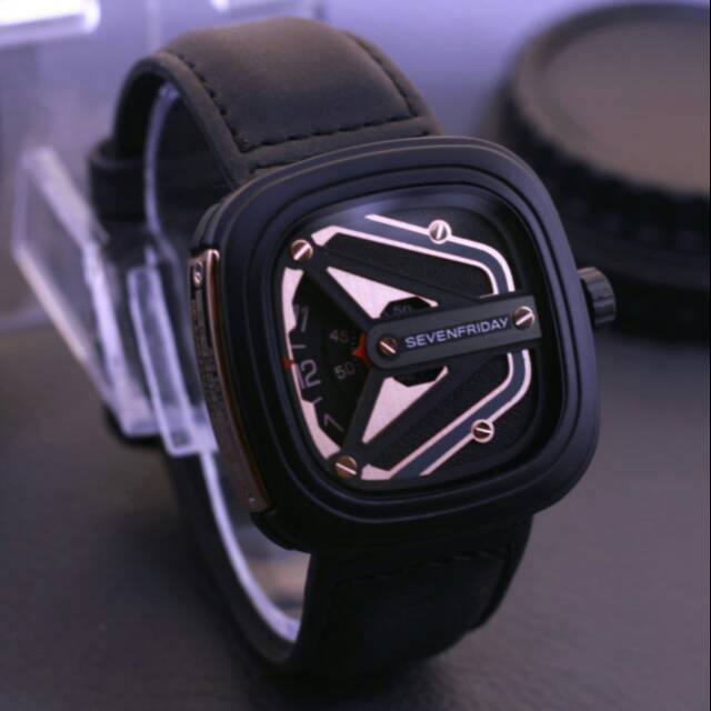 Jam tangan pria sevenfriday