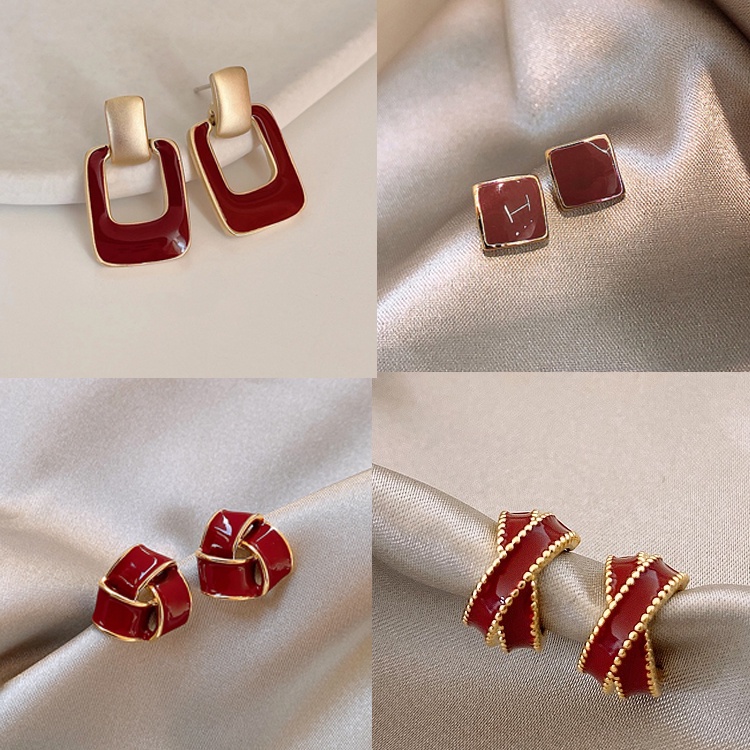 Anting Tusuk Elegan Warna Merah Wine Untuk Wanita