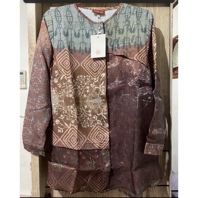 lhasa top ria miranda