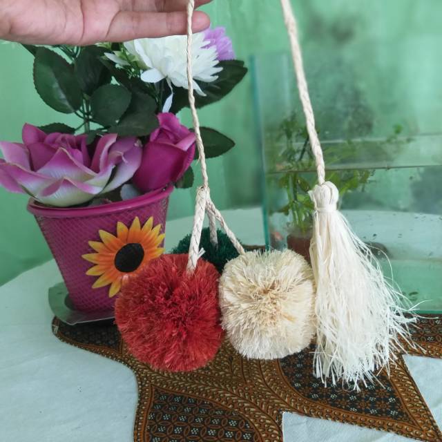 Pompom gantungan tas (warna di kirim acak)