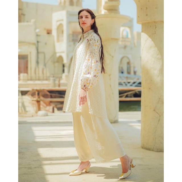 MARSHA SHIRT BENANG JARUM SIZE M PRELOVED BUTTONSCARVES