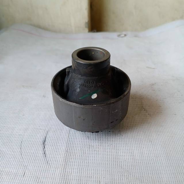 BUSHING SAYAP BUSHING LOWER ARM YARIS 2014