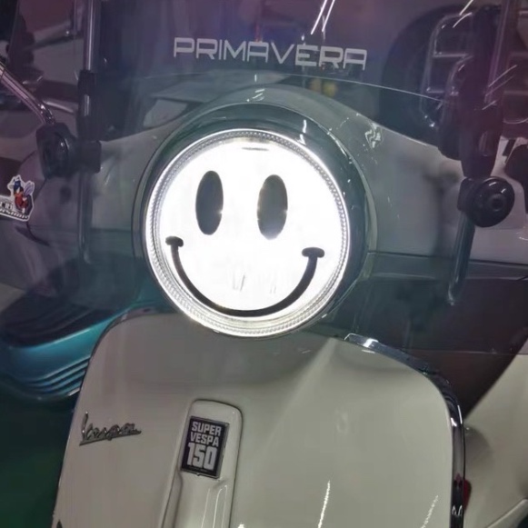 Lampu Vespa Sticker Emoji Sepeda Motor Skuter Sepeda Led Lampu Depan Modifikasi Stiker Mobil Windshiled Penutup Tangki Bahan Bakar Dekorasi Decal Aksesoris Tahan Air Untuk Piaggio Vespa Px Super Sprint GTS 300