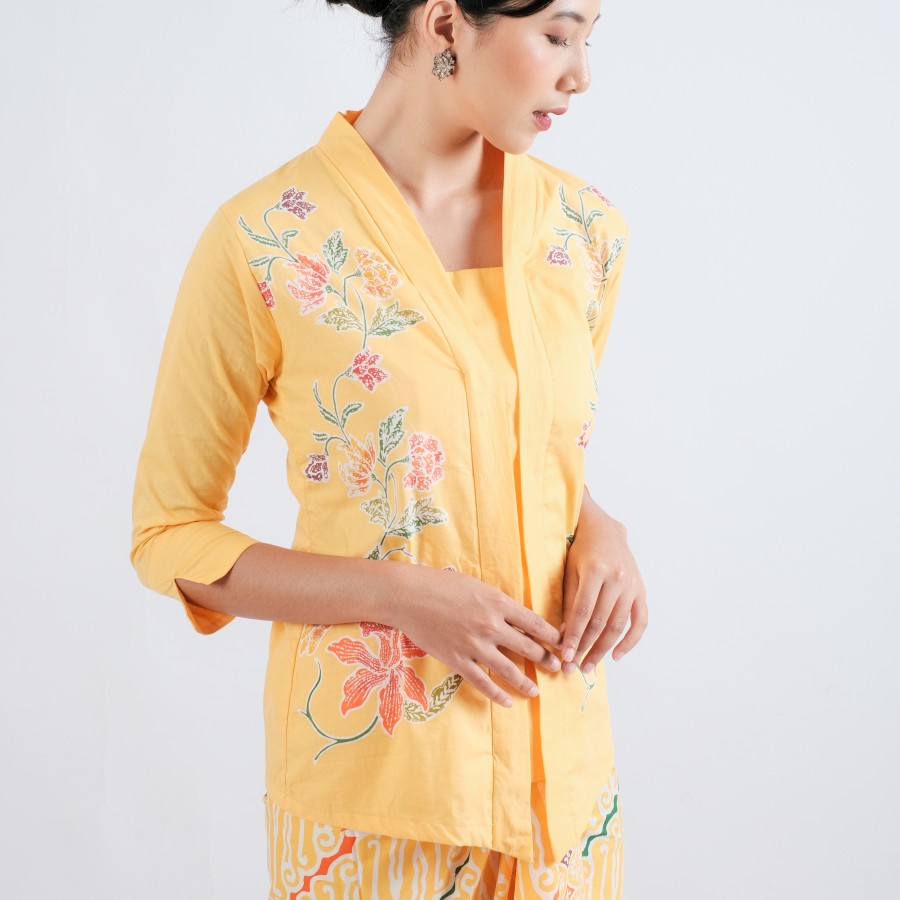 Kebaya Batik Encim Malia Lengan 7/8 Meradelima Katun Kuning