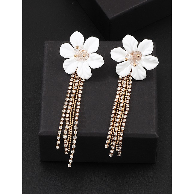 LRC Anting Tusuk Fashion White Fringed Diamonds Still Flower Earrings F87891