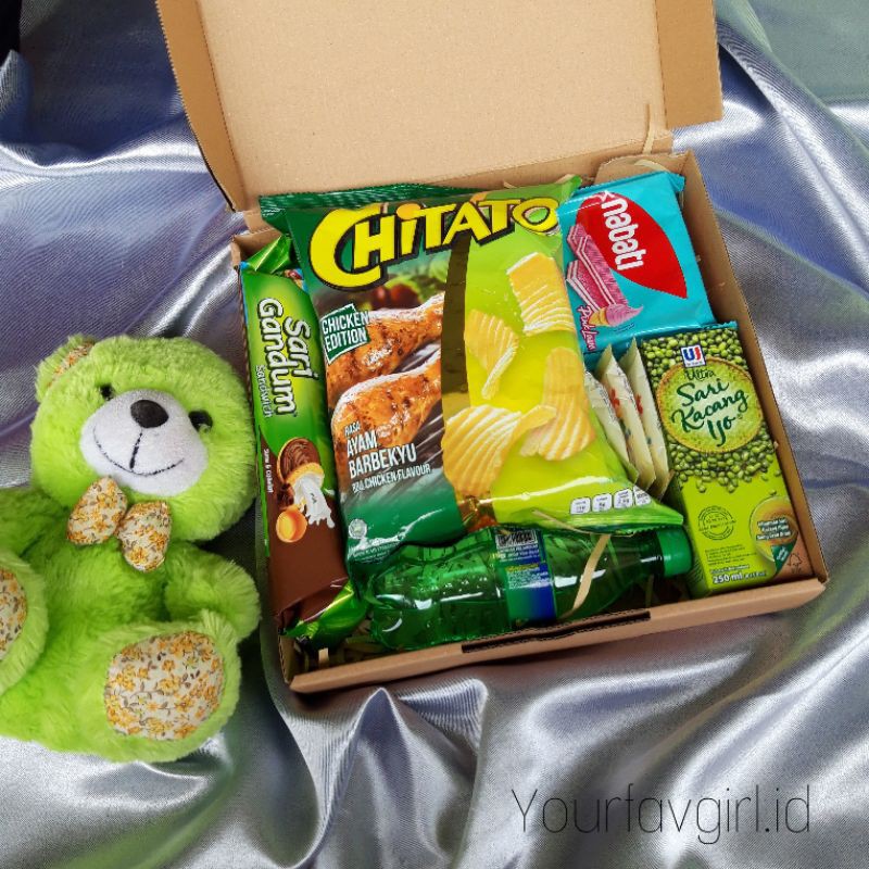 

Snack Box / Giftbox / Hampers Snack / Custom / Hadiah Wisuda