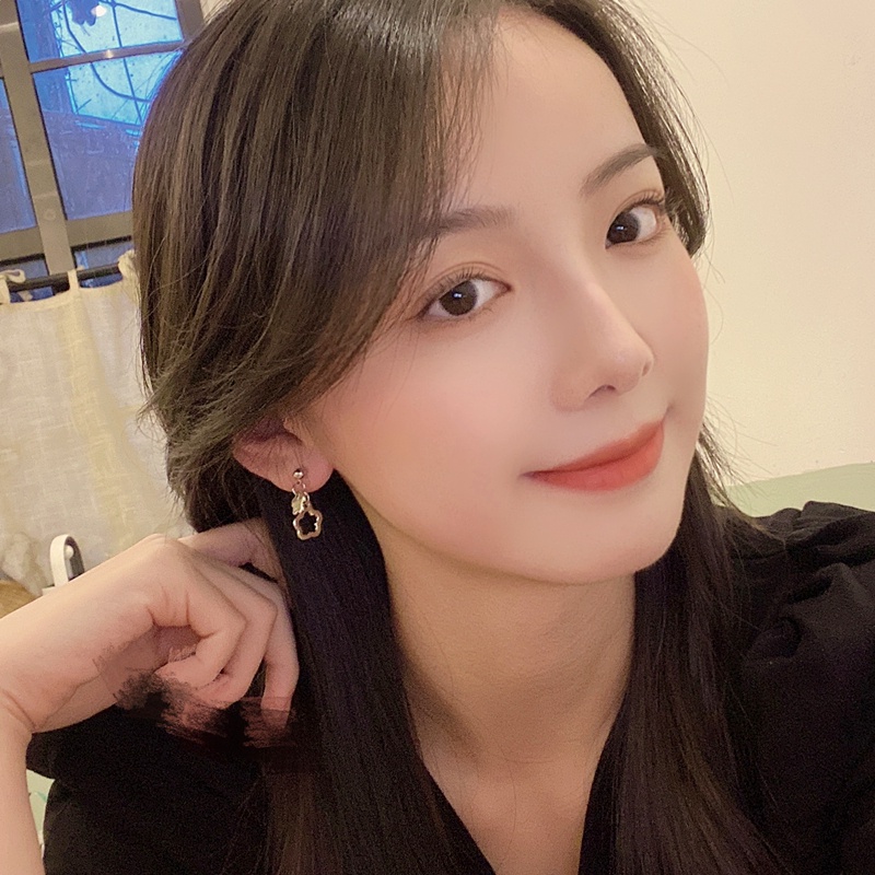 Anting Tusuk Motif Bunga Hollow Simple Untuk Wanita