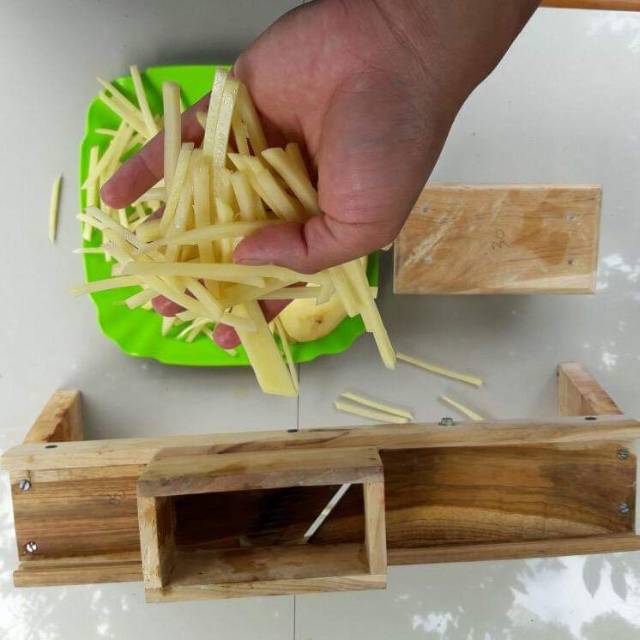 Pengiris stik kentang / kentang mustofa