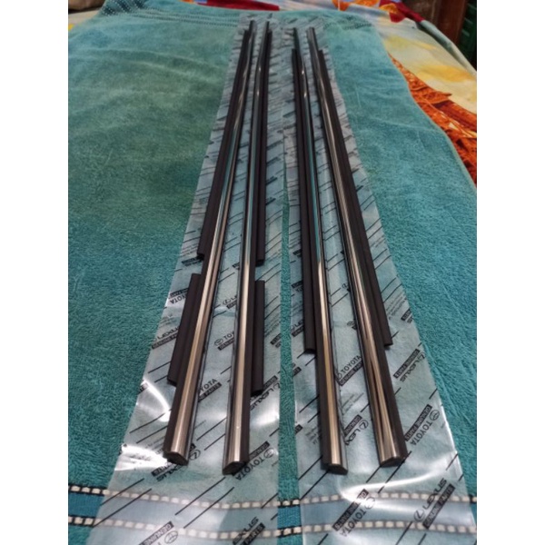 Weather Strip Karet Pelipit Kaca Luar Avanza Veloz th 2022 Chrome Original