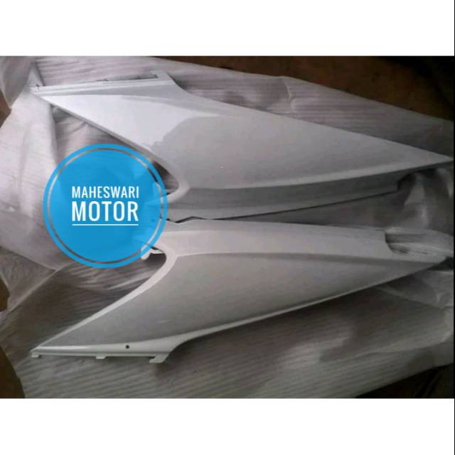 Cover Body Belakang Honda Beat Karbu Putih.