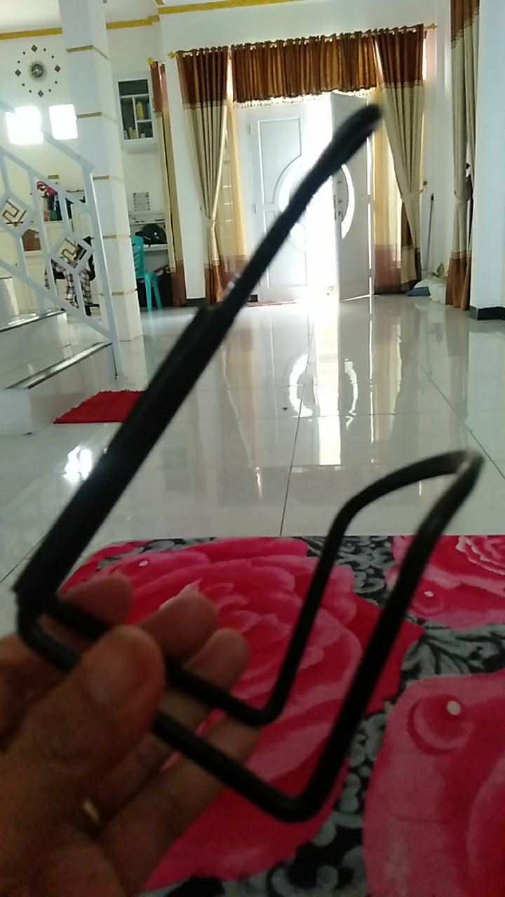[bayar Di Tempat]tempat Botol Air Minum Untuk Sepeda Bahan Plastik / Bicycle Bottle Holder