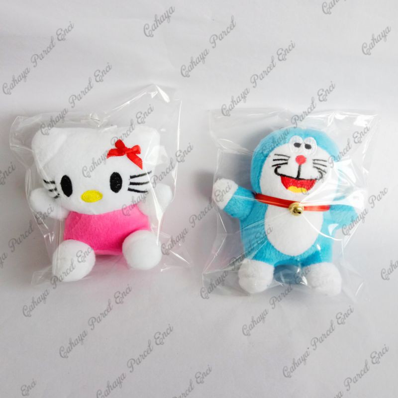 Boneka Karakter Doraemon dan Hellokitty