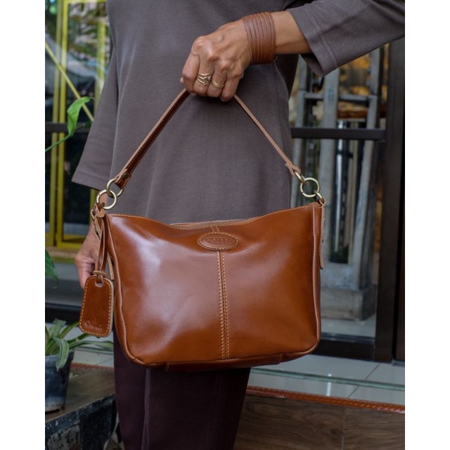 AIRA | Tas Kulit Asli Wanita Sling Cah Ayu Tas Selempang Shoulder Bag Kekinian