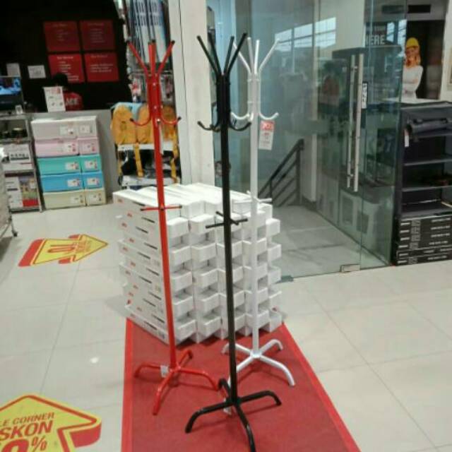 Gantungan jaket. Gantungan baju. Tiang gantungan tas. Tiang gantungan jaket. Gantungan berdiri