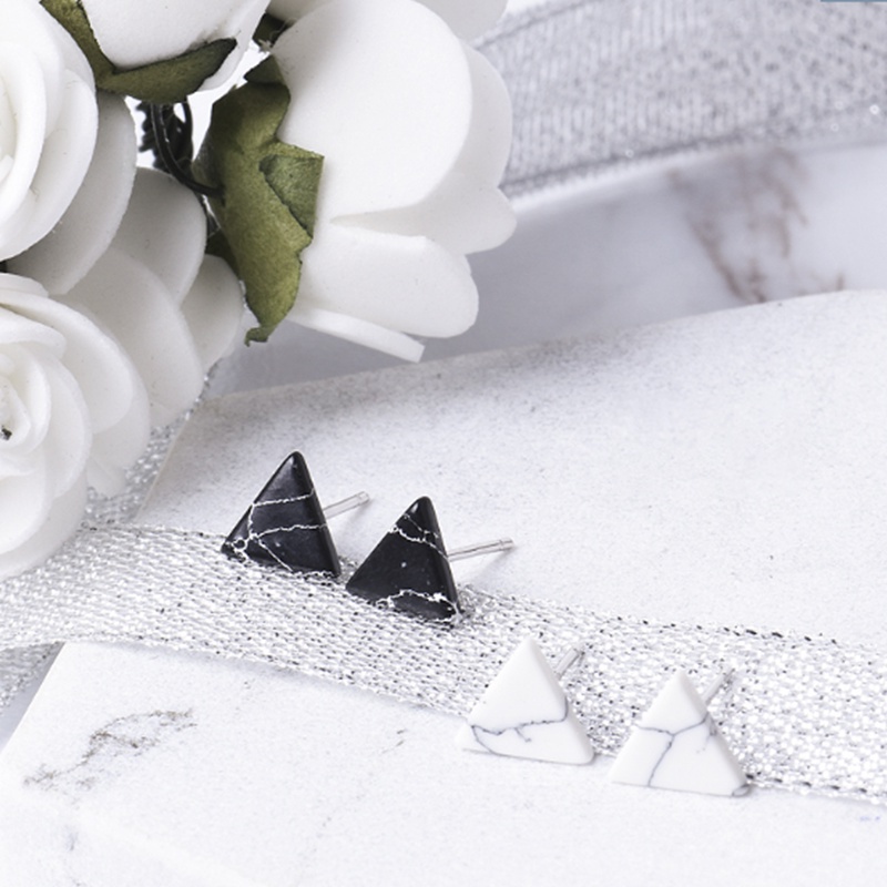 Anting Tusuk Gantung Bentuk Geometri Segitiga Motif Marmer Hitam Putih Untuk Wanita