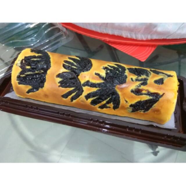 

Lapis Prunes Roll - Oleh Oleh Khas Medan