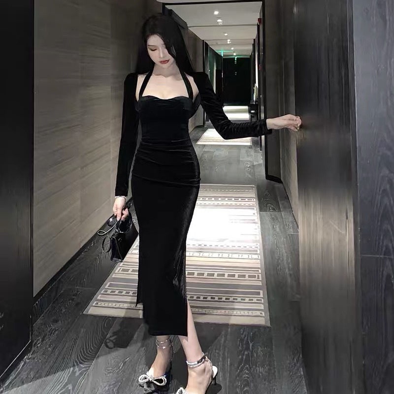 Red Selebriti musim gugur dan musim dingin seksi dan feminin beludru emas halter leher gaun hangat lipit daging penutup tas pinggang rok panjang pinggul