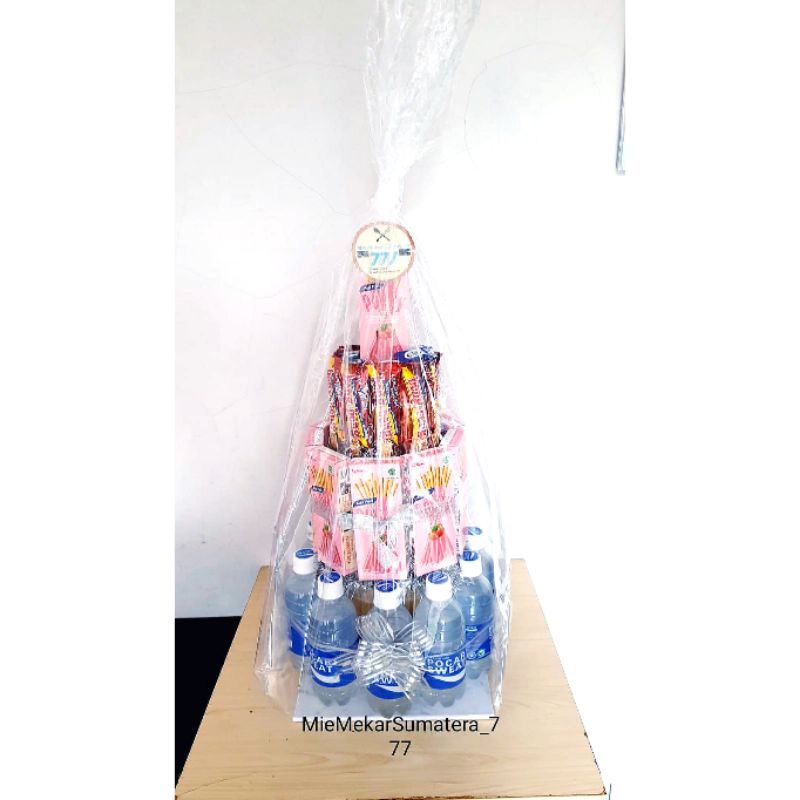 SNACK TOWER/KUE ULANGTAHUN/SNACK CAKE/SNACK TART/SNACK ULTAH/BIRTHDAY TOWER/KADO ULTAH/KADO WISUDA/B