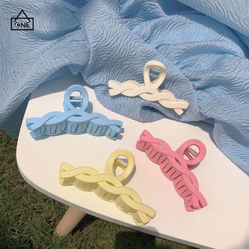 1PC Korean  Macaron Shark Hair Clip Temperament Twist Bath Clip Aksesoris Rambut Wanita aksesoris COD