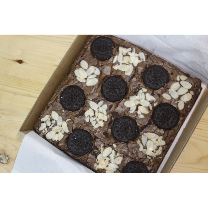 

Fudgy Brownie Topping Oreo Almond