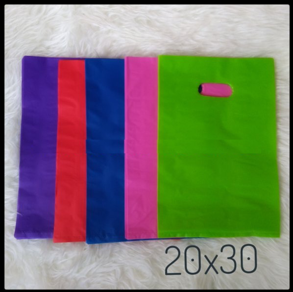 

Plastik packing onlineshop 20x30 0.3 50lembar oval plong harga termurah