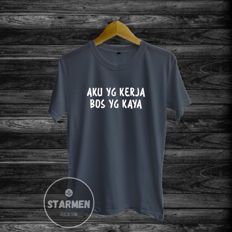 Kaos Distro Pria T-Shirt Motif Kata Kata AKU YANG KERJA BOS YANG KAYA