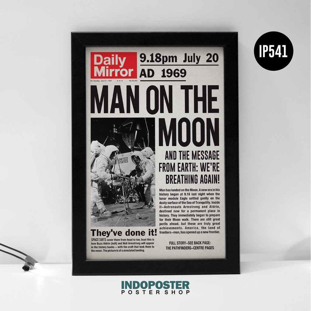 Poster Vintage Retro Koran Newspaper Daily Mirror Man On The Moon, 1969