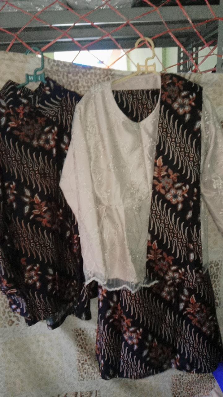 Maura Couple - Sania Ruffle Batik Couple Ori Ndoro Jowi Garansi Termurah Shopee - Batik Solo Prilly
