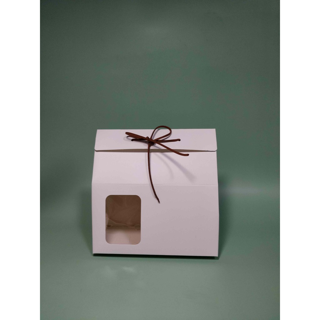 

Box Kotak Dus Hampers Kue Putih Bentuk Rumah 18 X 10 X 17.5 CM