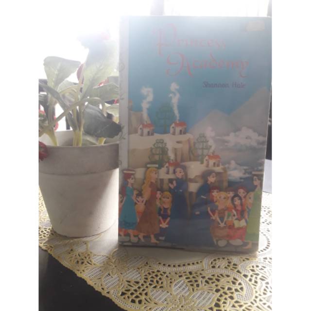 Buku Princess Academy
