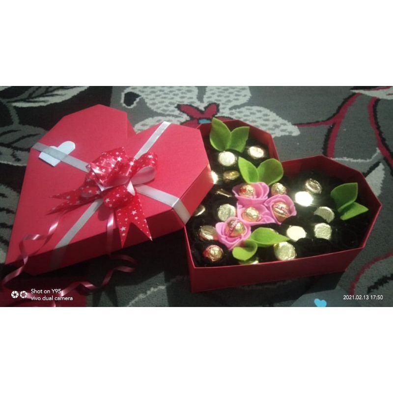 bunga coklat / box love / kado valentine