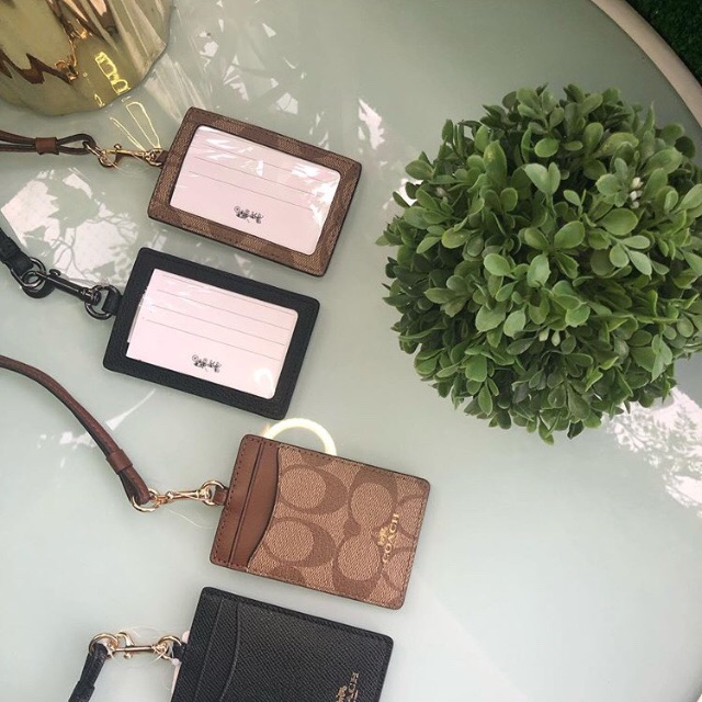 

Lanyard ID/ tag nama COACH Signature.
