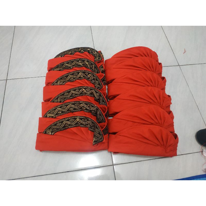Udeng merah pande (ikat kepala khas bali)