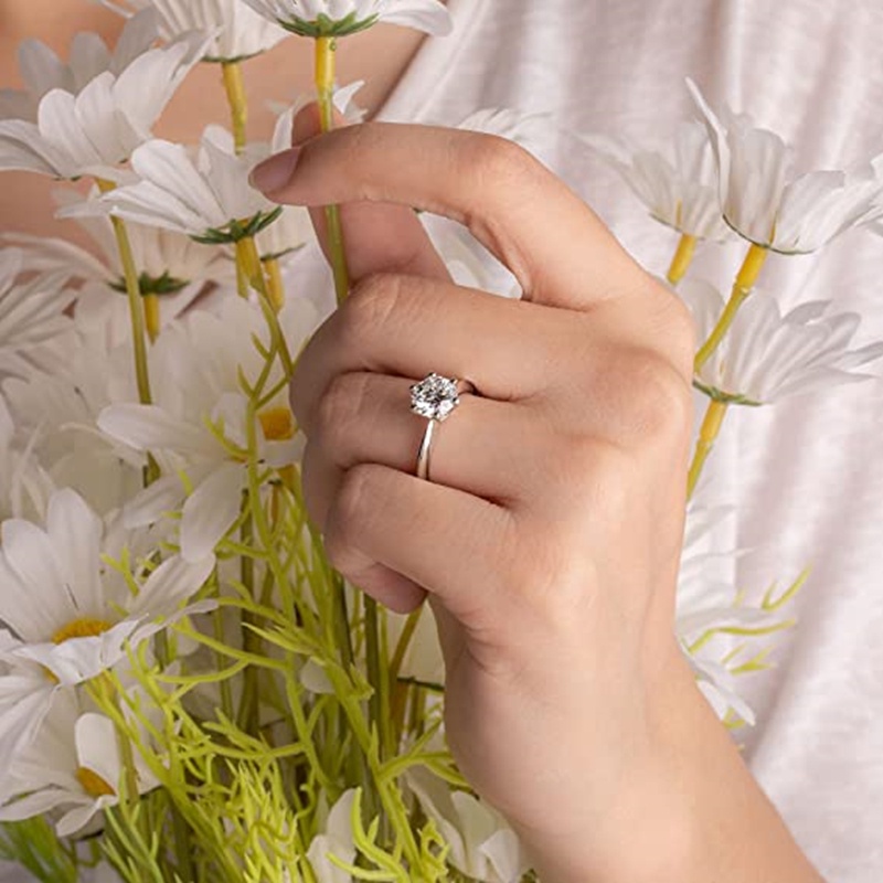 1pc Cincin Berlian Solitaire Bentuk Bulat Gaya Klasik Untuk Wanita