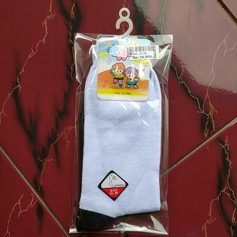 Kaos kaki putih Twiki