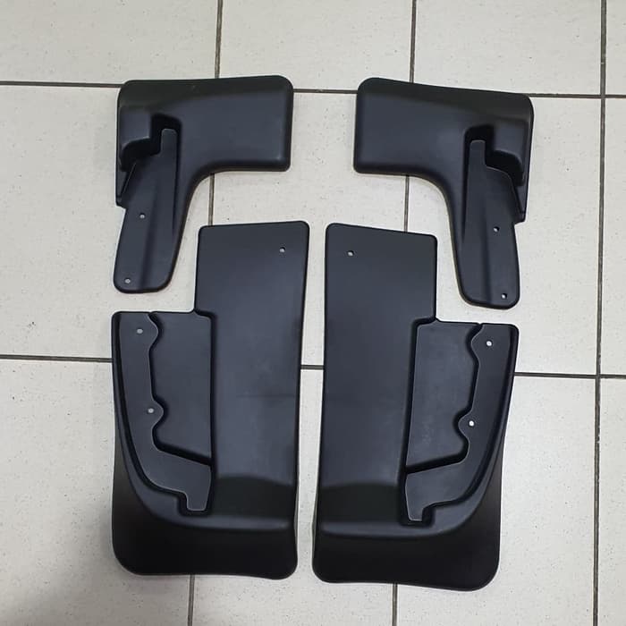 KARPET RODA PENAHAN LUMPUR  MOBIL daihatsu GRANMAX gran max hitam plastik